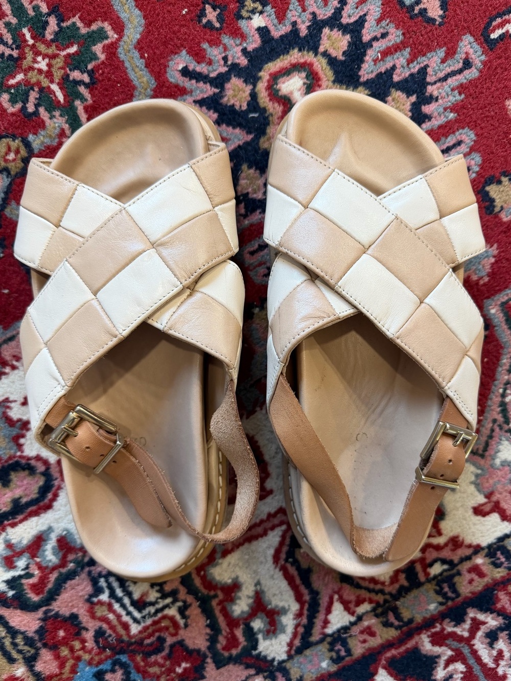 • Alohas Criss Cross Sandals •